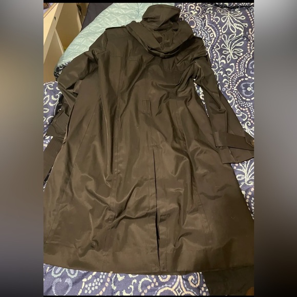 Black Trench Coat 🧥 - Picture 3 of 3